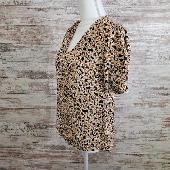 ELODIE Brown Leopard V-neck Pleated Blouse - Picture 3 of 9